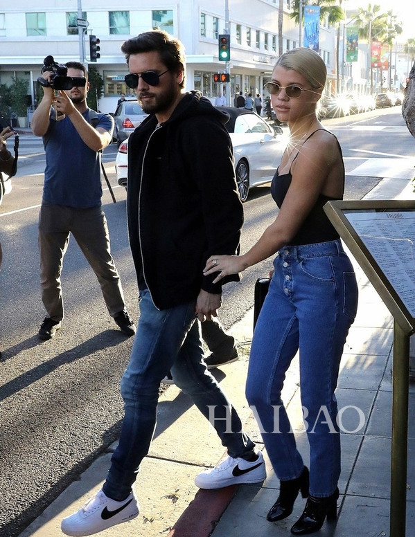 ʱ20171213գǡ (Sofia Richie) 34Scott DisickڱɽԼ