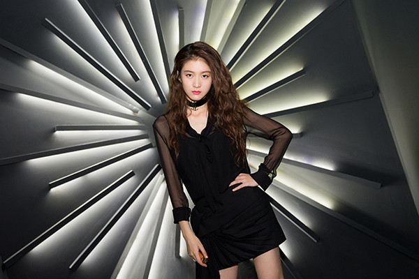 ѩӭϯʥױ (YSL Beauty) Ƿ֮ɶԻ